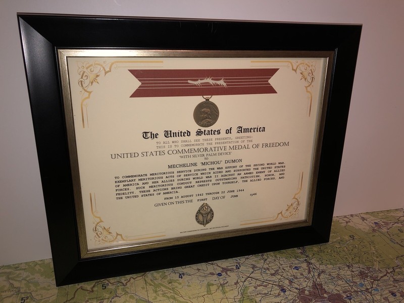 COMMEMORATIVE MEDAL OF FREEDOM CERTIFICATE W/SILVER PLAM (1940-65 ISSUE) Type-1