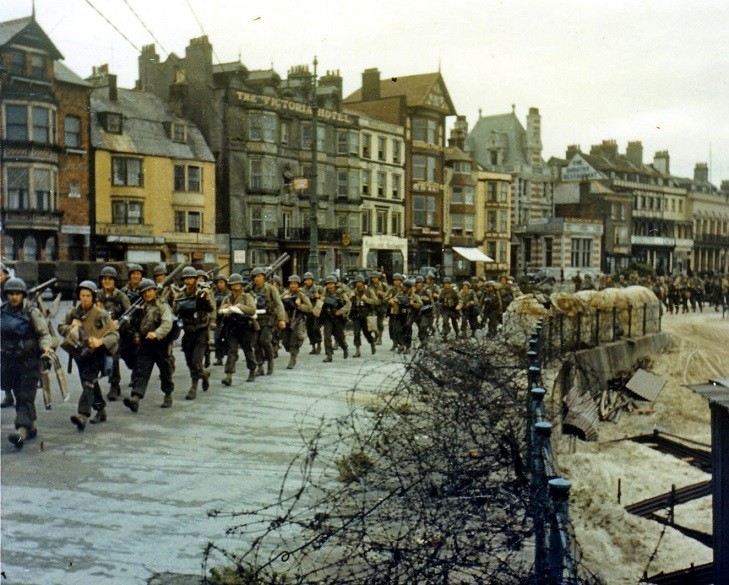 US Soldiers Marching just before D-Day June 1944 8×10 World War II WW2 Photo 675