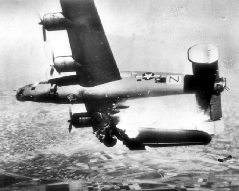 USAF B-24 Liberator “Black Nan” shot down over Italy 8″x 10″ WWII WW2 Photo 980