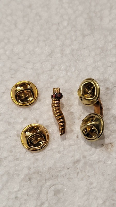 Reproduction WW2 US Army Air Force Navy Gold Caterpillar Club Pin Parachute HBS8 gallery