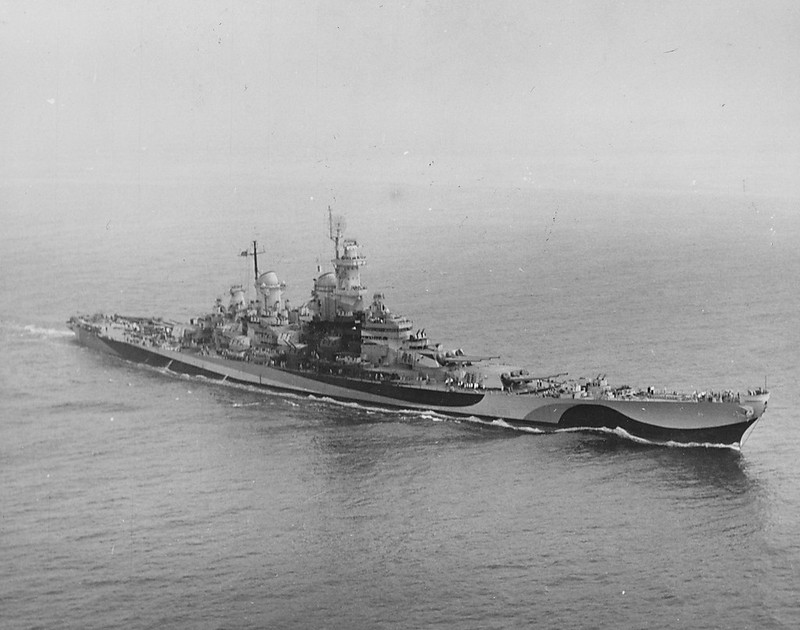 7069 USS Missouri Underway 1945 US Navy WWII WW2 B&W Photo World War Two USN