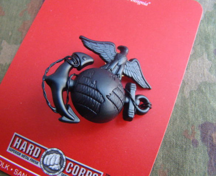 WWII USMC OFFICER EGA BARRACKS METAL HAT MILITARY BADGE BLACK