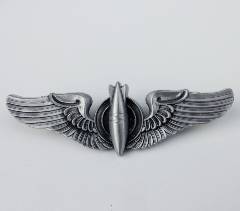 WWII US ARMY BOMBING AVIATOR WINGS BADGE US BOMBARDIER BADGE PIN
