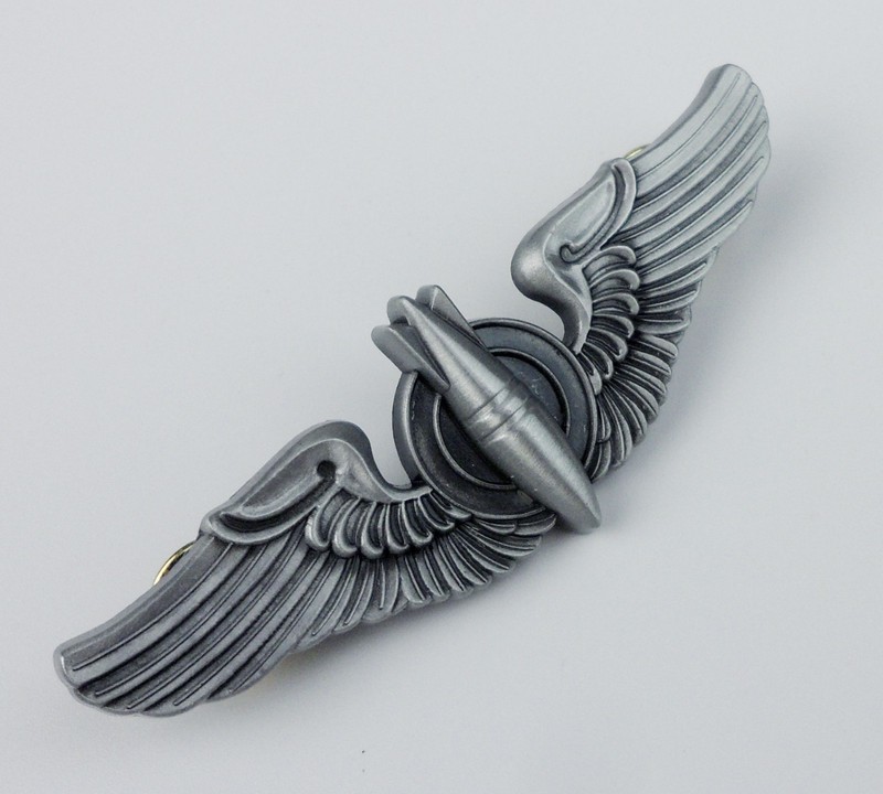 WWII US ARMY BOMBING AVIATOR WINGS BADGE US BOMBARDIER BADGE PIN gallery