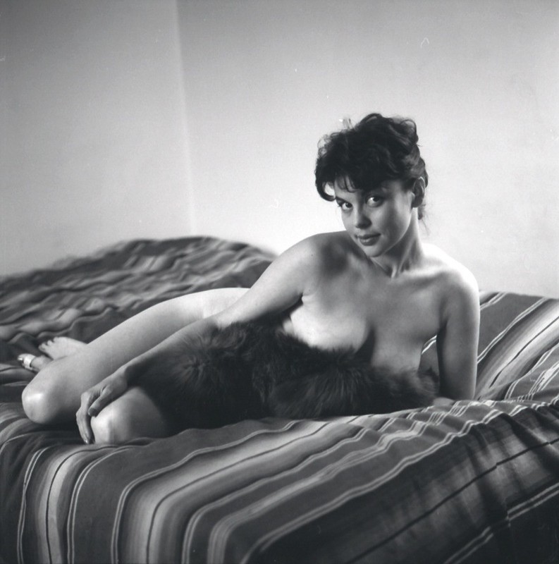 WW2 Photo WWII World War Two Girl on Bed World War Two Pinup / 8049