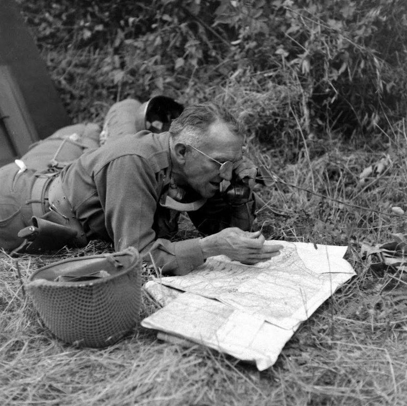 WWII Photo US Army Officer with Map Rome Italy World War Two WW2 B&W / 1326