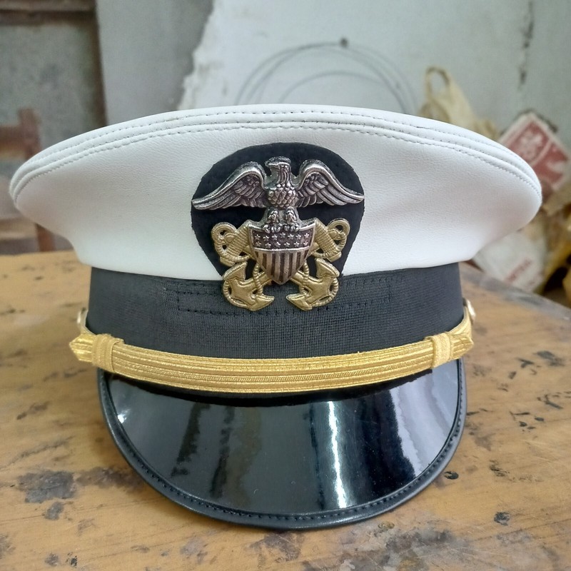 WW2 US Navy Officer Hat Lieutenant Commander Naval Warrant Visor Cap In White gallery