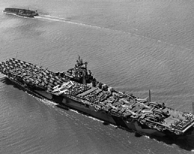USS Intrepid underway from Naval Shipyard Hunters Point WWII WW2 8×10 Photo 682b