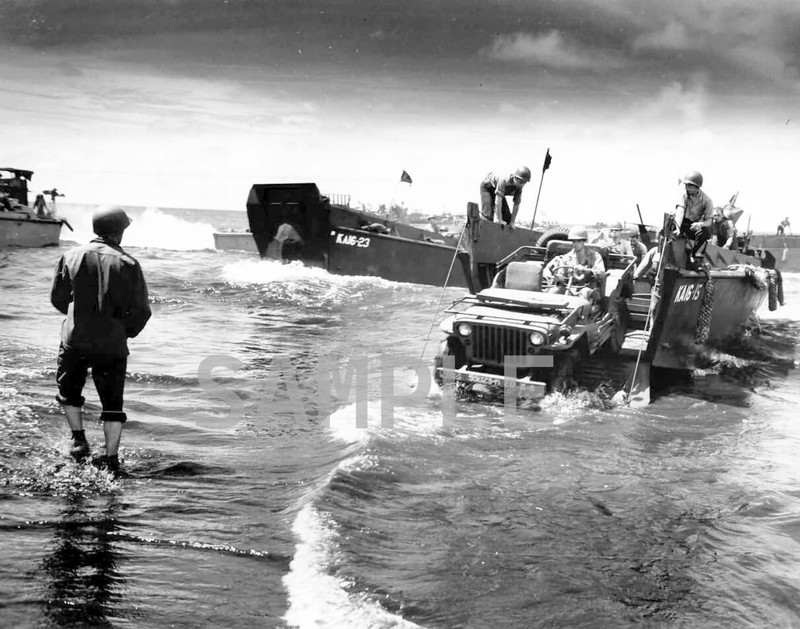 Landing Craft unloads Jeep World War II WW2 WWII 8×10 Photo 115c