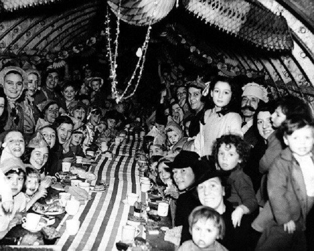 London children enjoy 1940 Christmas Party in bomb shelter 8×10 WWII Photo 852a