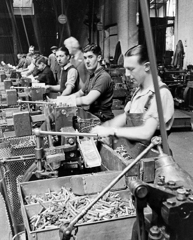 WW2 WWII Photo World War Two / British War Production UK Factories at War