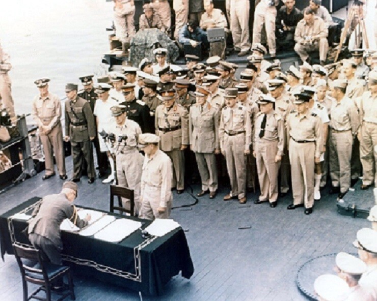 Japanese Officers signing Instrument of Surrender USS Missouri 8×10 Photo 661
