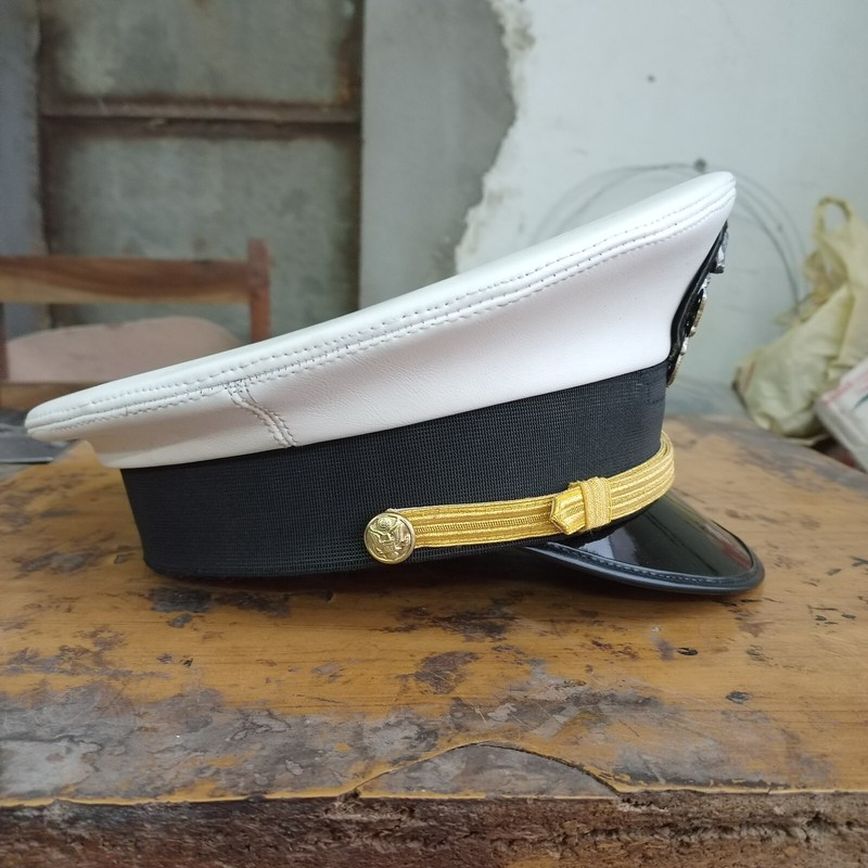 WW2 US Navy Officer Hat Lieutenant Commander Naval Warrant Visor Cap In White gallery