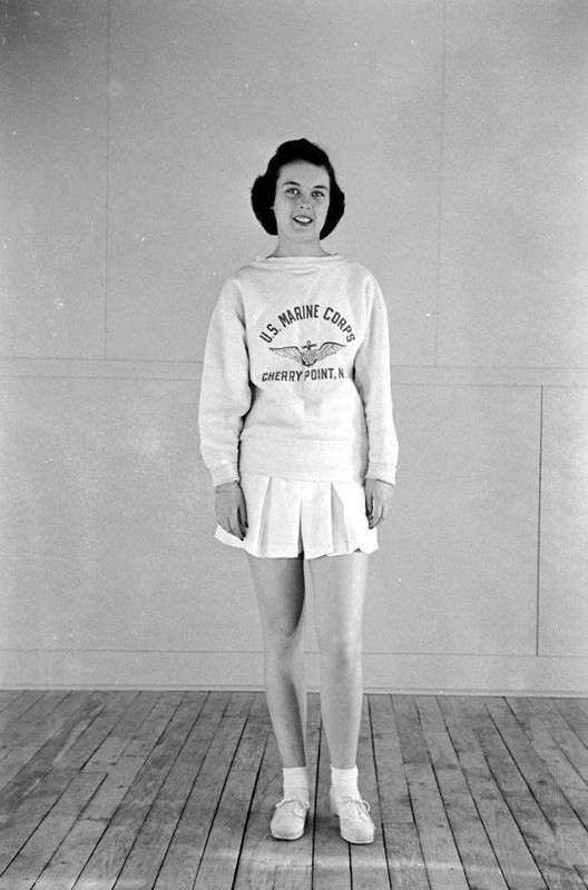 WW2 Photo WWII Female US Marine Athletic Outfit MCWR 1944 USMC World War/ 1478