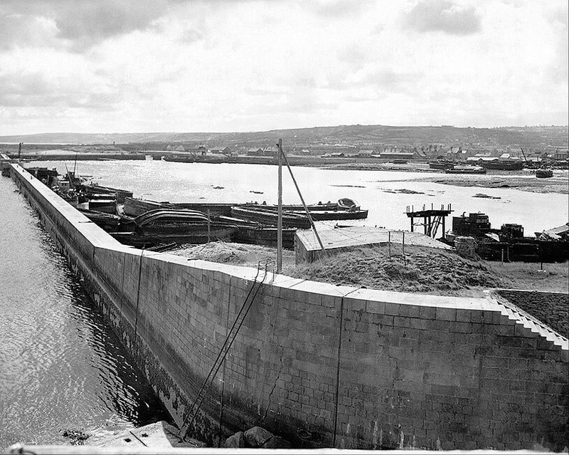 LE PORT DES FLAMANDS, CERBOURG FRANCE, WWII 8×10 GLOSSY PHOTO PRINT