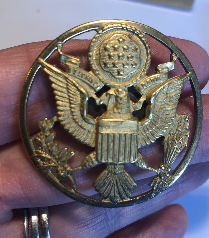 WWII Pin US ARMY Patriotic UNIFORM GOLD EAGLE IN CIRCLE INSIGNIA Some Wear
