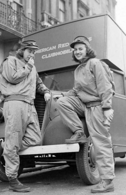 WW II – Usa Photo — – Red Cross Donut Dollies