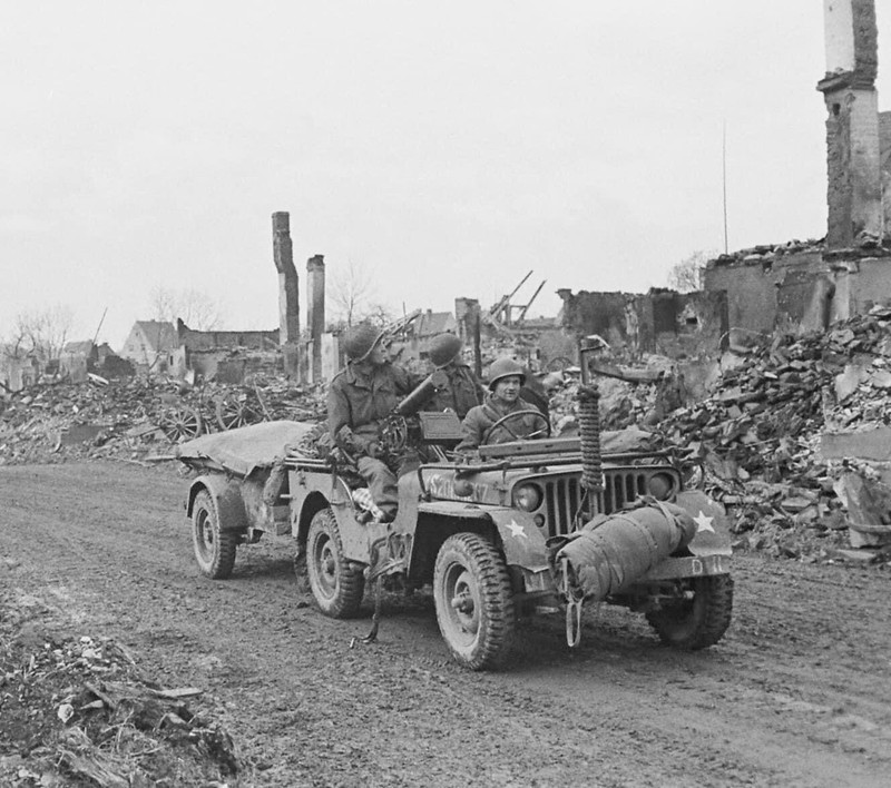 WW2 WWII Photo World War Two / US Troops & Jeep Ohrdruf Germany April 1945