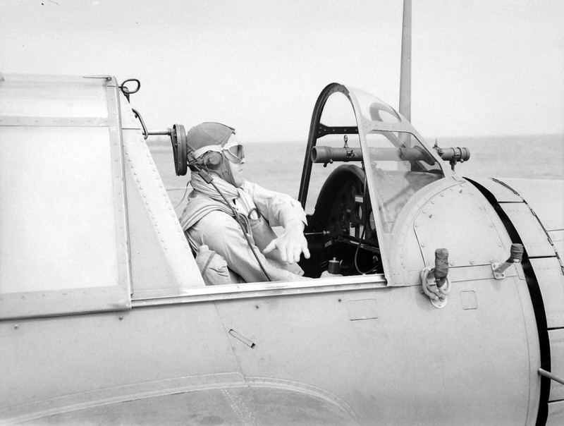 WW2 WWII Photo World War Two / US Navy SB2C Helldiver Dive Bomber Pilot & Sight