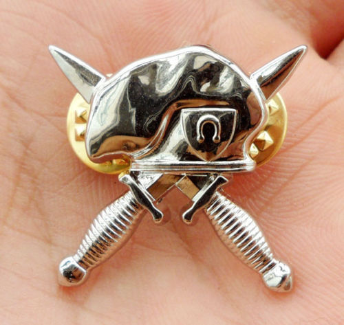 PIN-US MILITARY SPECIAL FORCES GUN SILVER OMEGA BERET & DAGGERS BADGE gallery