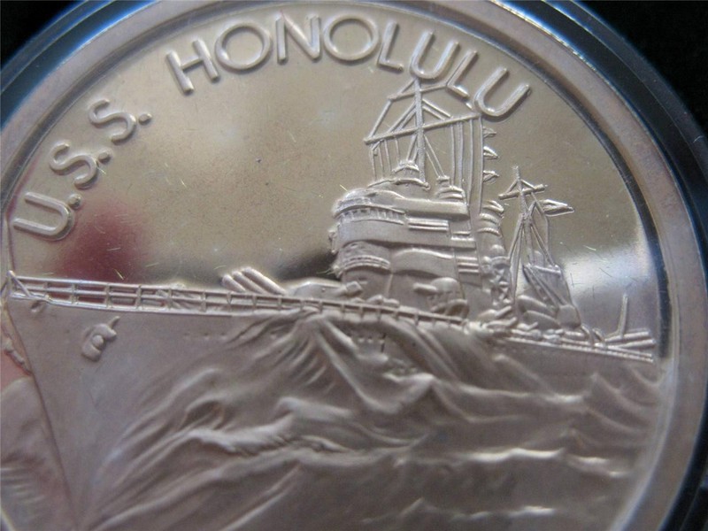 1+.OZ.999 SILVER COIN WWII DEC 7 1941 PEARL HARBOR USS HONOLULU and gold f;akes