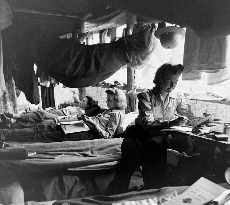 WW2 WWII Photo World War Two / US Army Flight Nurses New Caledonia 1943 Pacific