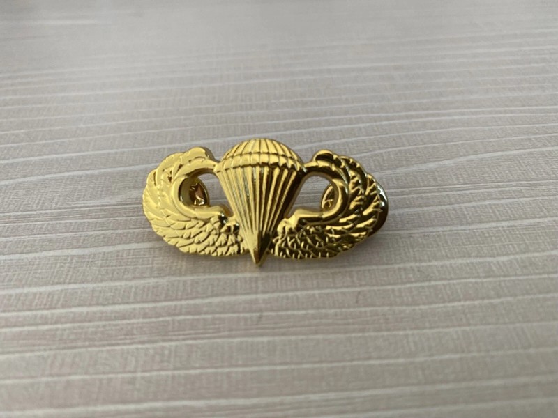 US ARMY AIRBORNE PARATROOPER PARACHUTIST JUMP WINGS BADGE INSIGNIA PIN GOLD