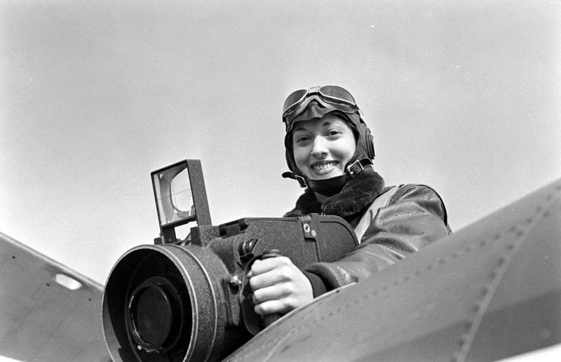 WW2 Photo WWII Female US Marine Photo MCWR 1944 USMC World War Two / 1460