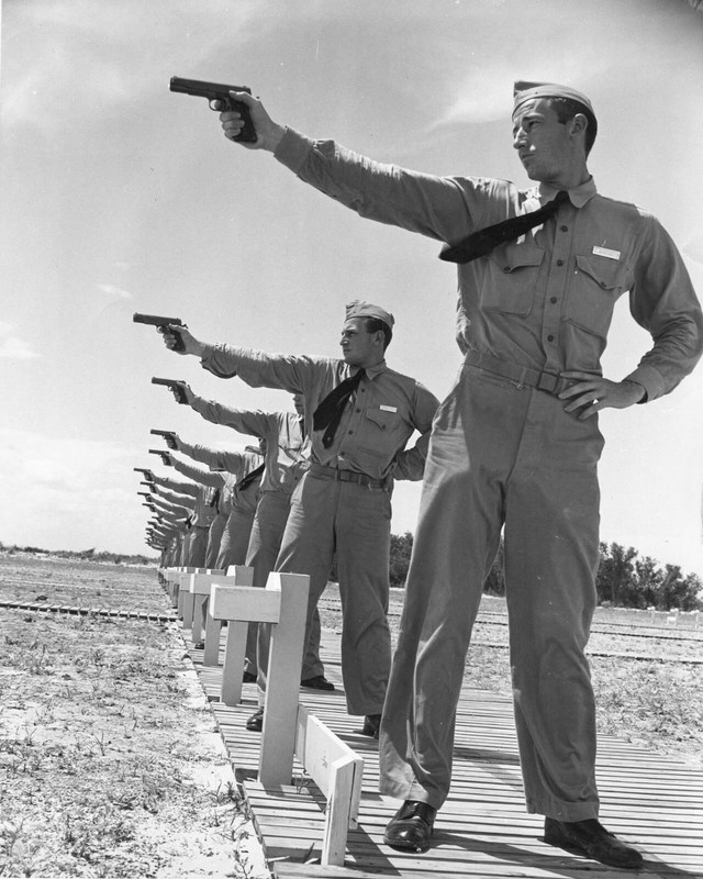 WW2 WWII Photo World War Two / Colt 1911 .45 ACP Pistol Training Texas 1941