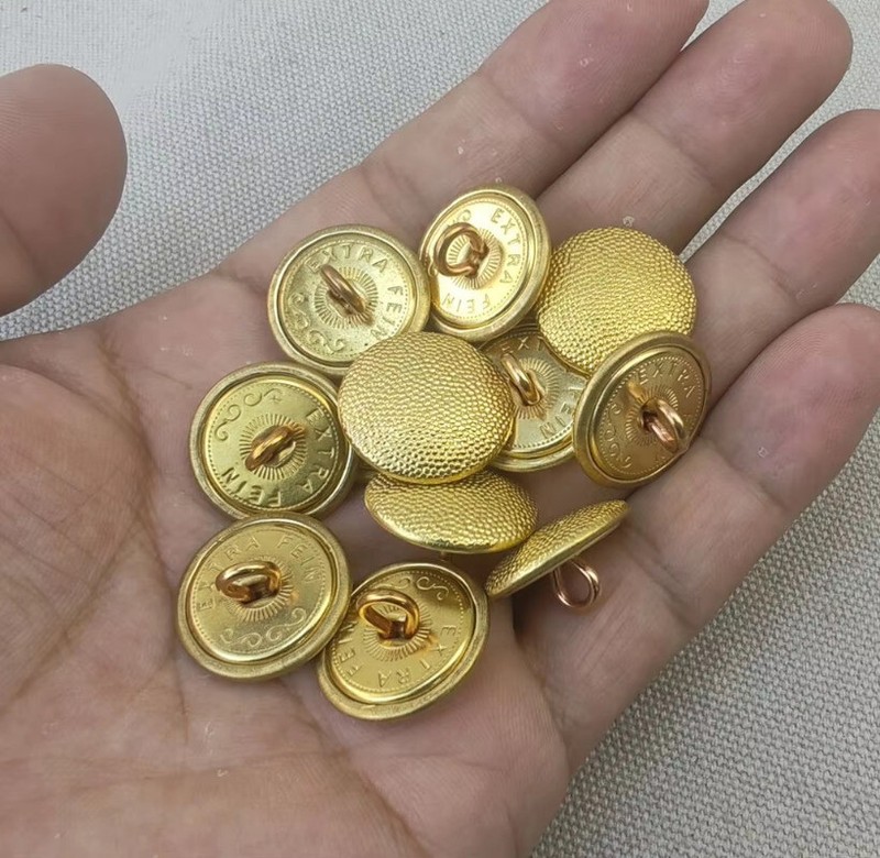 040142 19MM WW2 GERMAN ARMY OFFICER PEBBLE GRAIN TUNIC BUTTON 12PCS golden gallery