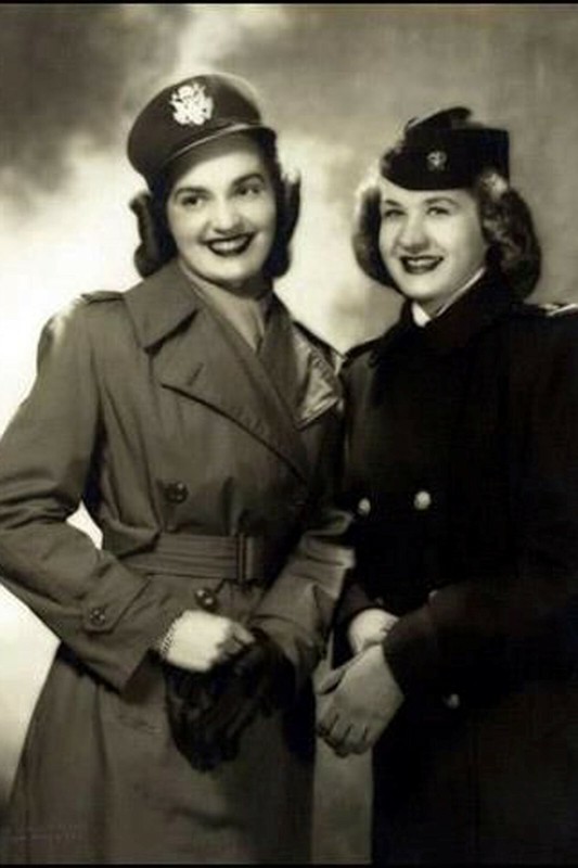 Dorothy & Alice Lutterman, Nurses, 1945 WW2 Photo Glossy 4*6 in D008