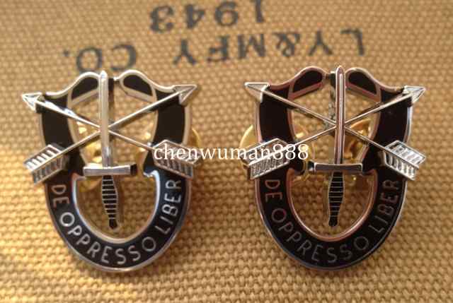 2PCS MILITARIA – SPECIAL FORCES CREST – US ARMY SFG AIRBORNE – SF PIN BADGE