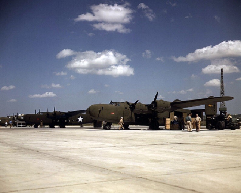 1942 Brand New USAAF Consolidated C-87-CF Liberator Express 8x10 Photo WWII 841