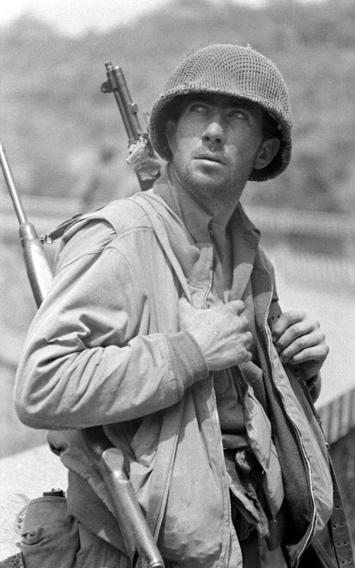 WW2 Photo WWII US Soldier Portrait M1 Garand Carbine Italy World War Two / 1420