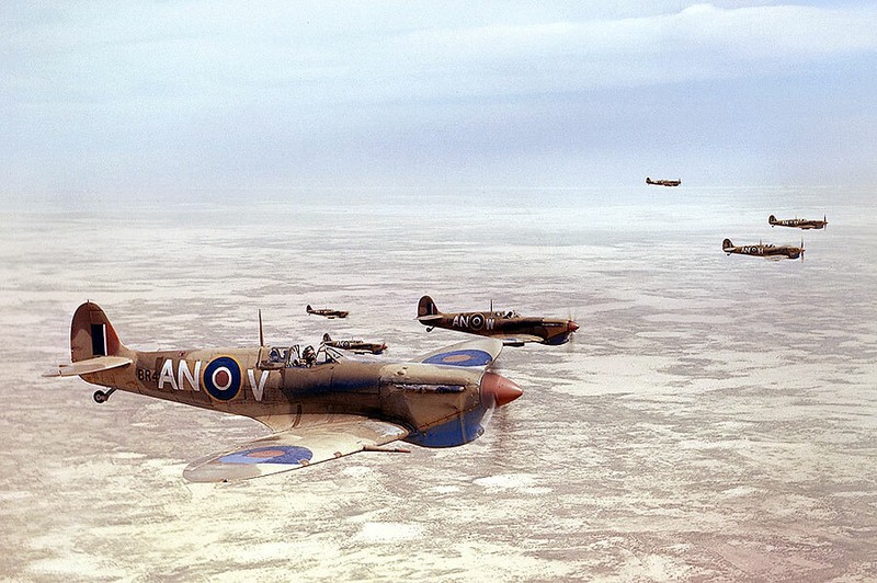 SUPERMARINE SPITFIRES IN LOOSE FORMATION 8×12 GLOSSY PHOTO PRINT