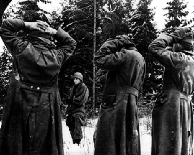 American Soldier with Captured German Troops POW's 1944, 8x10 WWII Photo 177a