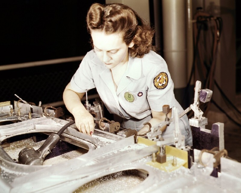 Female workers Consolidated Aircraft Corporation 8x10 WWII WW2 Photo 943