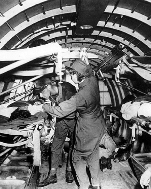 US Nurse with Wounded Marine Aboard Aerial Evacuation Unit WWII 8×10 Photo 353a