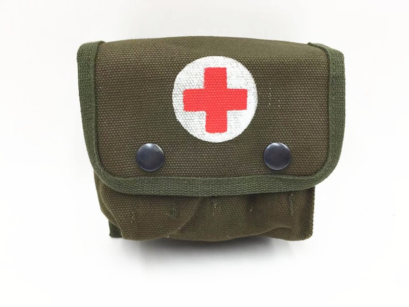WW2 US MILITARY ARMY M2 M1945 GUNGLE FIELD FIRST AID KIT POUCH BAG WITH CROSS
