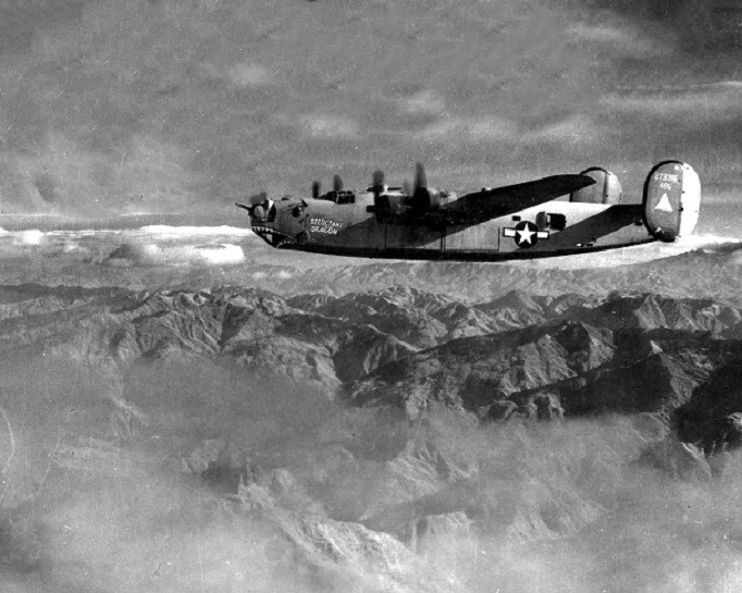 Consolidated B-24 Liberator Heavy Bomber in flight 8×10 WWII WW2 Photo 789a