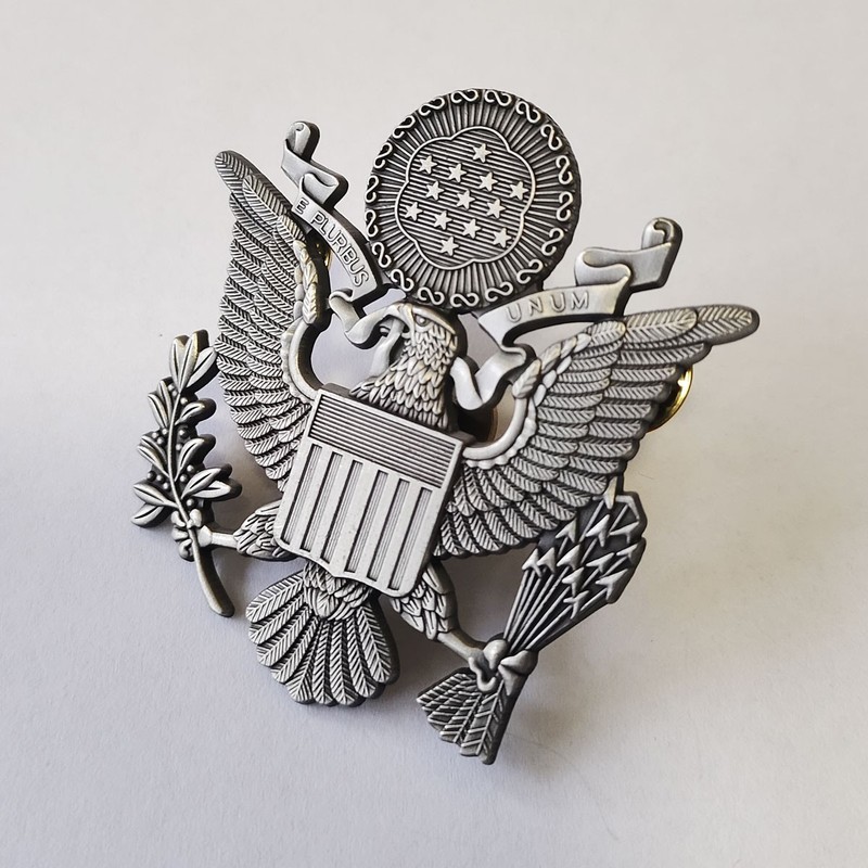 WWII US Army Cap Badge Pin US Hat insignia Dark Silver gallery