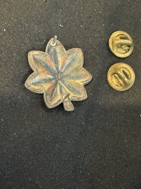 WWII US ARMY AIR FORCES MAJOR OAK LEAF RANK INSIGNIA PIN BACK * gallery