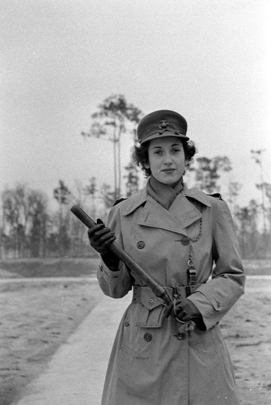 WW2 Photo WWII Female US Marine on Security Patrol MCWR 1944 USMC / 1481