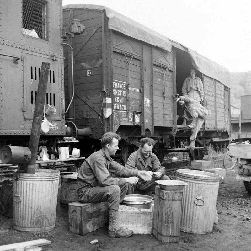 WW2 WWII Photo World War Two / US Military Railroad France 1944 Railway Train
