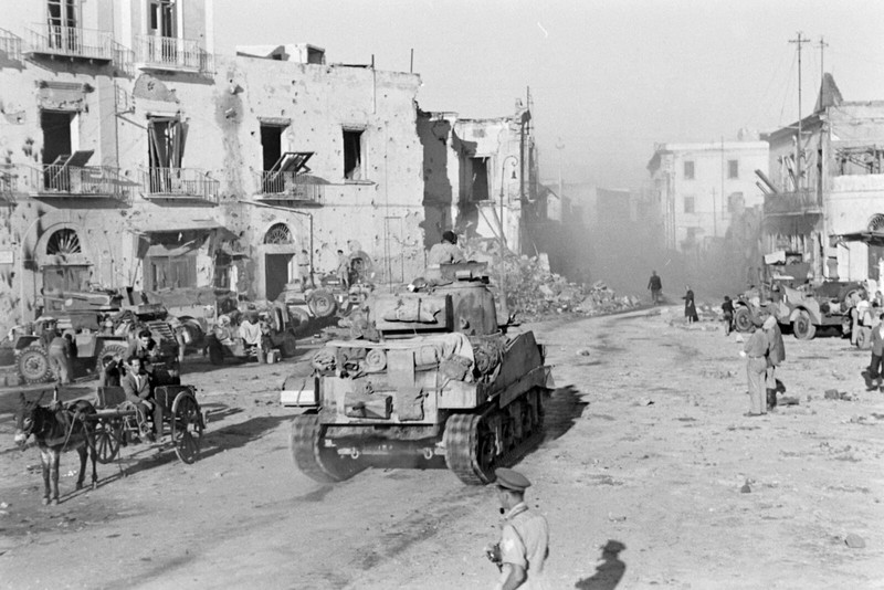 WW2 WWII Photo World War Two / Allied Armor Sherman Tanks Italy October 1943
