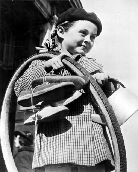 Little girl gathers for scrap rubber collection, War Effort 8x10 WWII Photo 176a