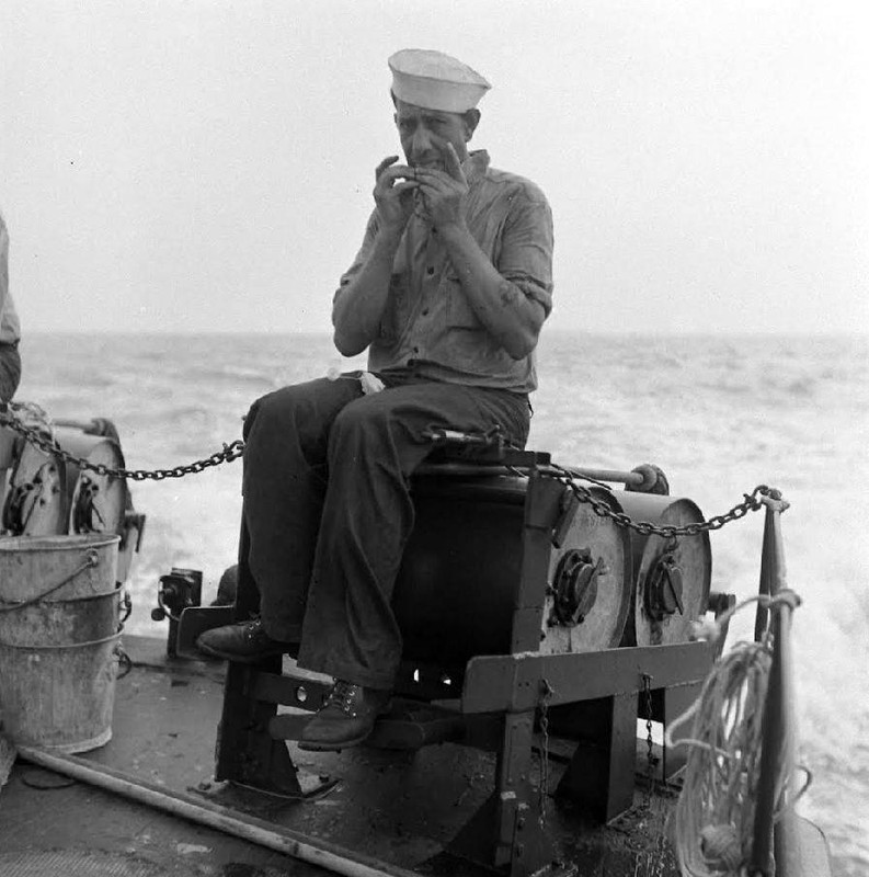 WW2 Photo WWII US Navy Sailor Rolling Smoke on Depth Charge Rack 1941 /7125