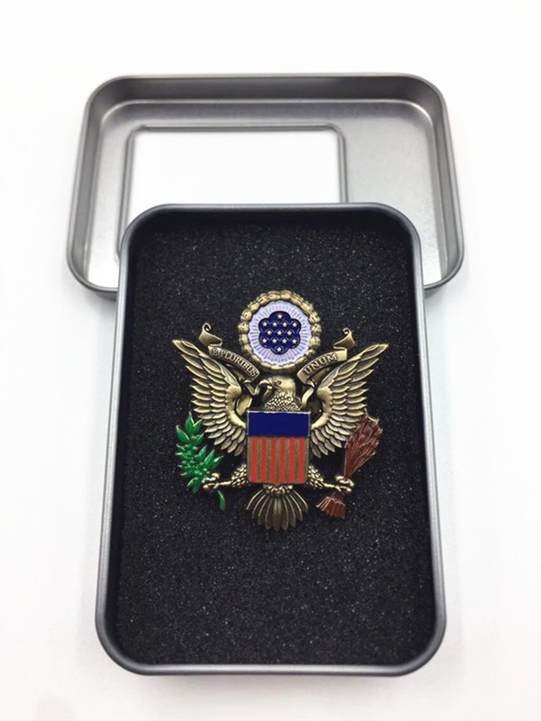 WWII US Army Epluribus Unum Officers Metal Cap Hat Badge Antique Gold With Box gallery