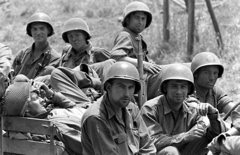 WW2 Photo WWII US Army Soldiers in Italy 1944 Rome World War Two / 1407