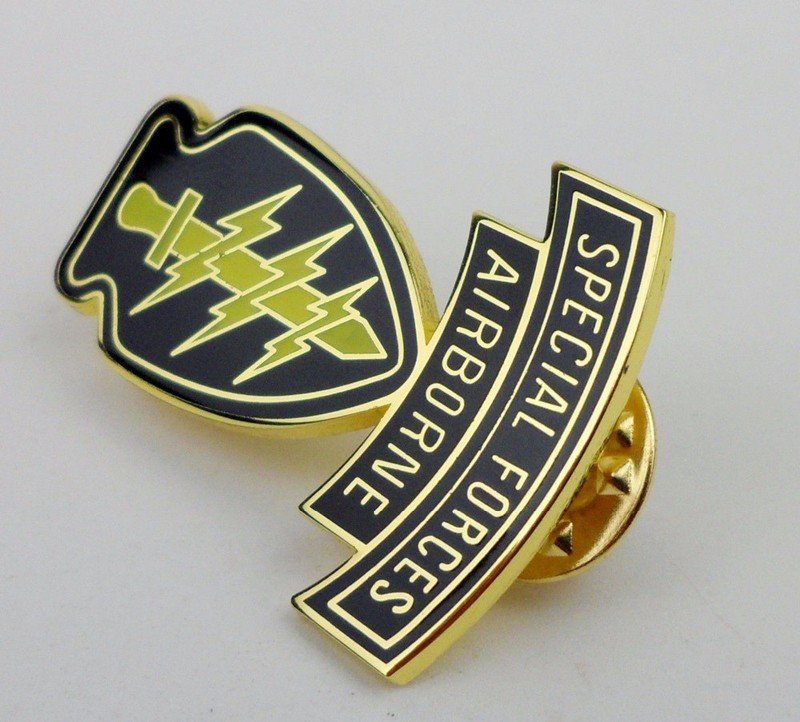 Us Army Special Forces Command Airborne Combat Badge Pin Green Beret Badge gallery